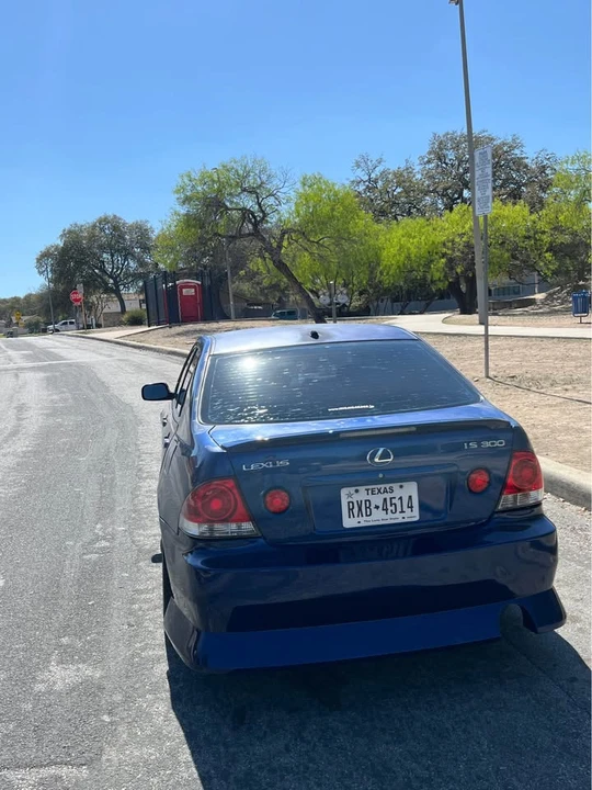2001 Lexus IS 1st Gen - Image 2 of 11