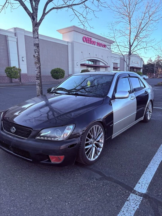 2001 Lexus IS 1st Gen - Image 10 of 11