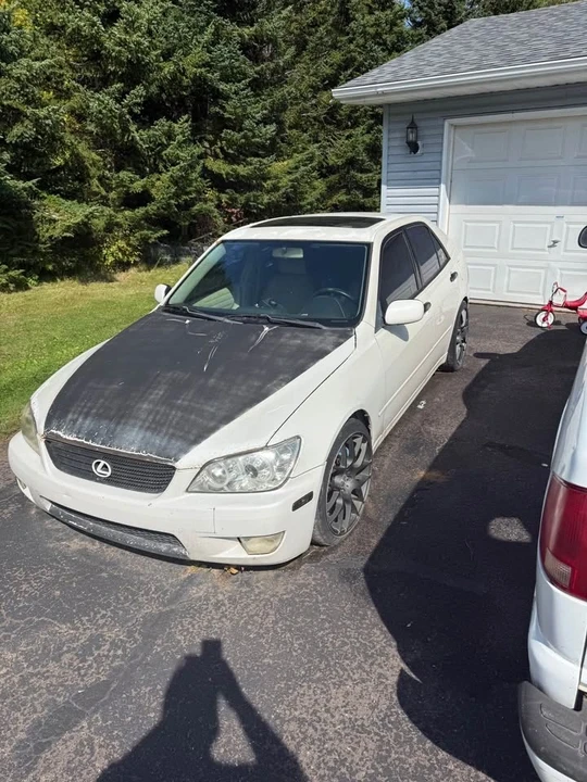 2001 Lexus IS 1st Gen - Image 2 of 4