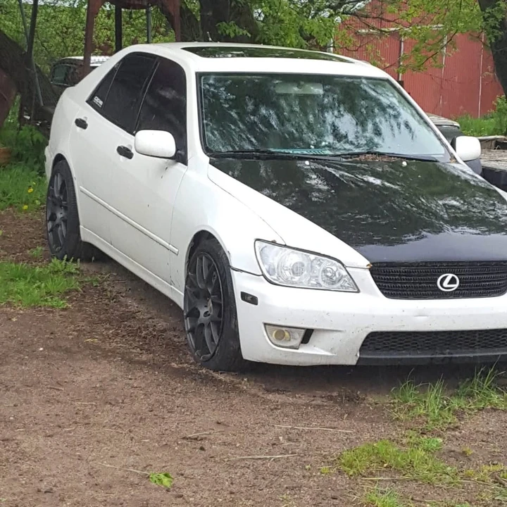 2001 Lexus IS 1st Gen - Image 2 of 3