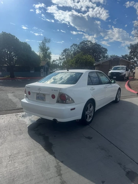2001 Lexus IS 1st Gen - Image 2 of 7