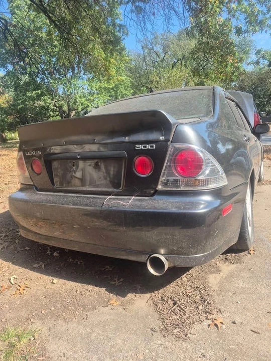 2001 Lexus IS 1st Gen - Image 2 of 5