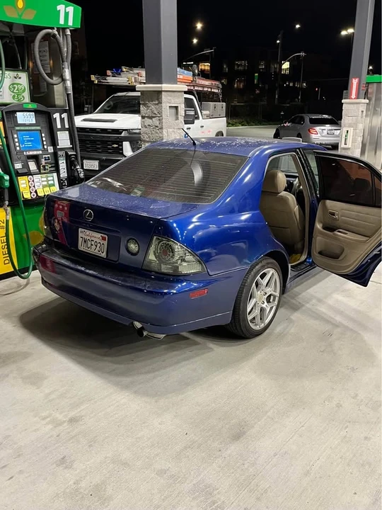 2001 Lexus IS 1st Gen - Image 10 of 13