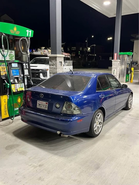 2001 Lexus IS 1st Gen - Image 11 of 13