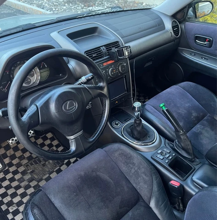 2001 Lexus IS 1st Gen - Image 4 of 5