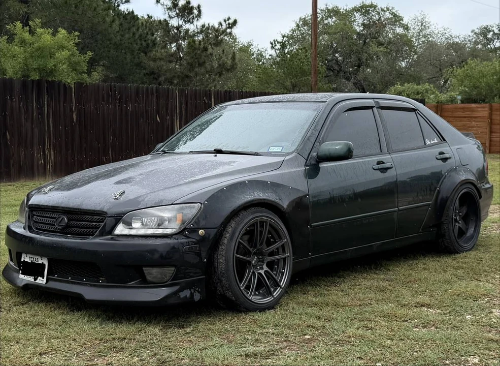 2001 Lexus IS 1st Gen - Image 2 of 14