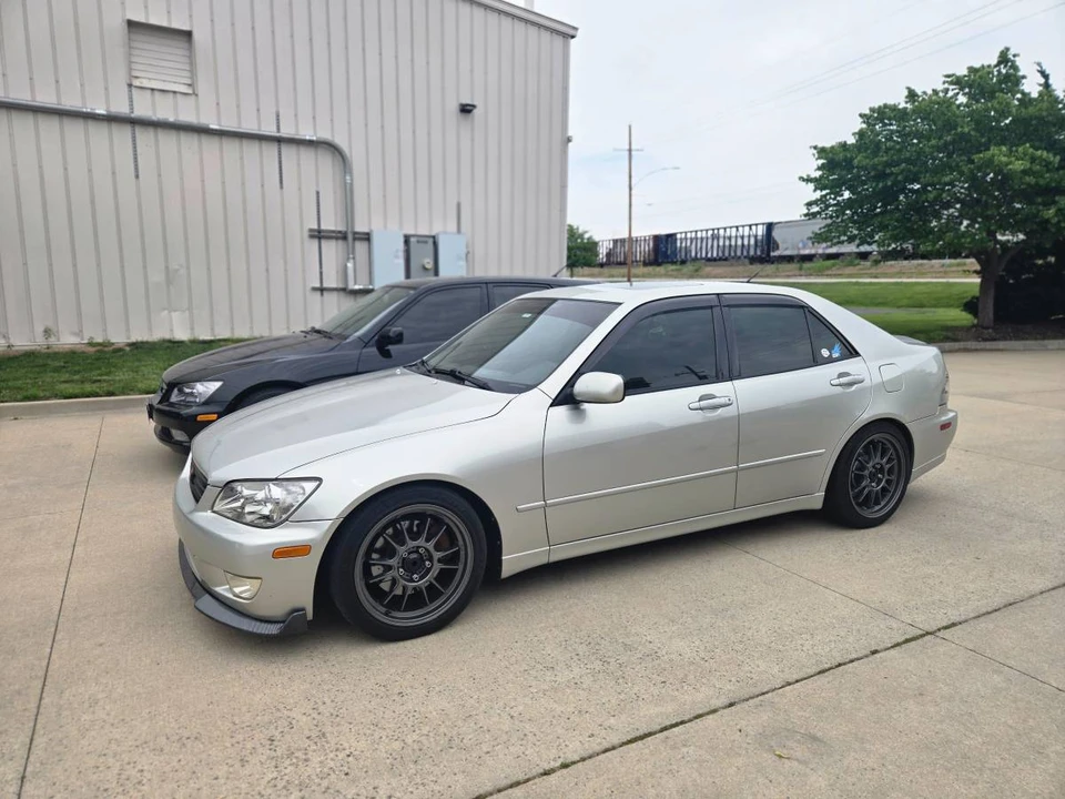 2001 Lexus IS 1st Gen - Image 2 of 9