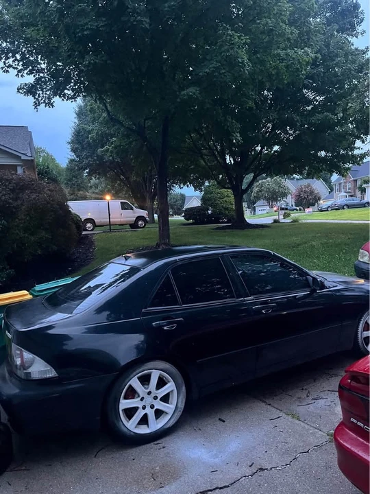2001 Lexus IS 1st Gen - Image 4 of 7