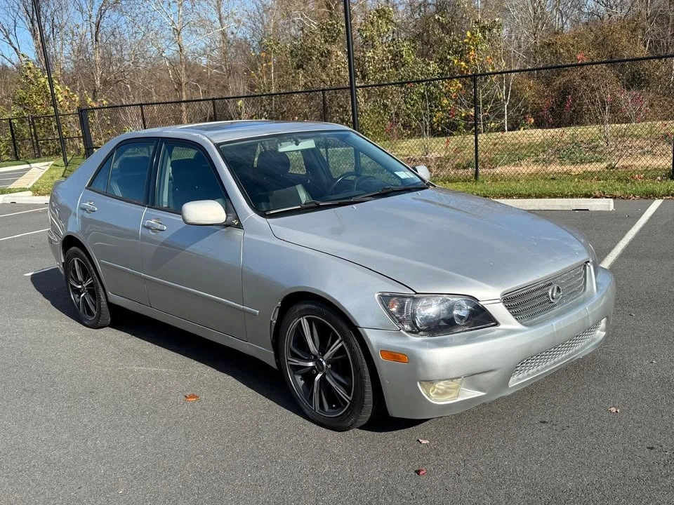 2001 Lexus IS 1st Gen - Image 9 of 16