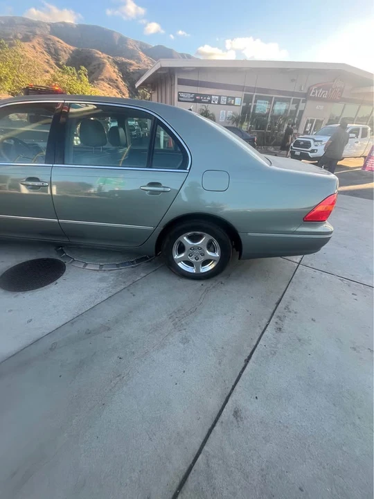 2001 Lexus LS 3rd Gen - Image 3 of 4