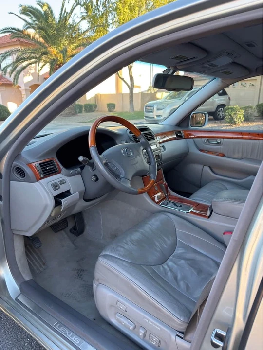 2001 Lexus LS 3rd Gen - Image 5 of 13