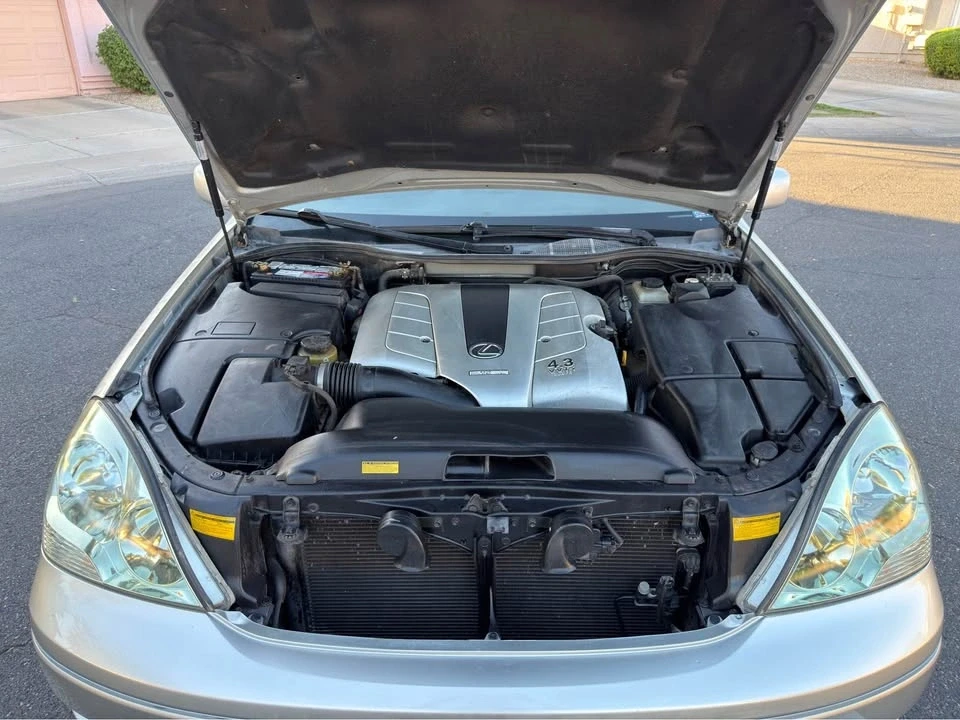 2001 Lexus LS 3rd Gen - Image 11 of 13