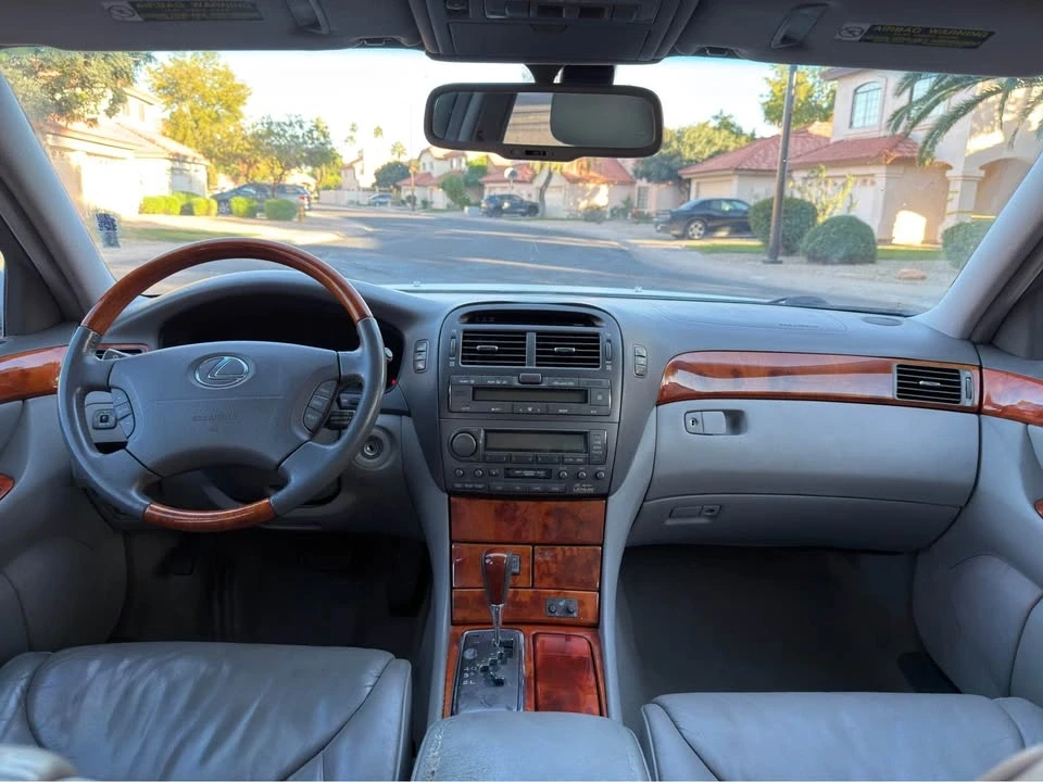 2001 Lexus LS 3rd Gen - Image 9 of 13