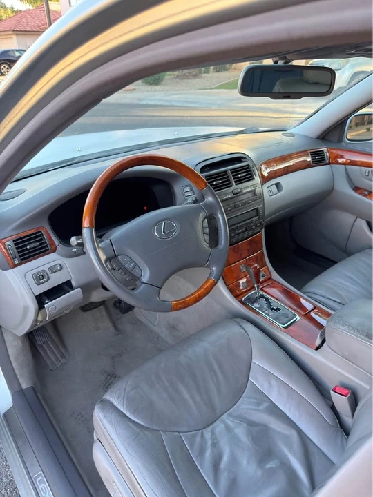 2001 Lexus LS 3rd Gen - Image 6 of 13