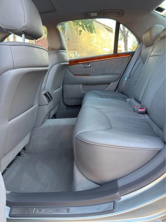 2001 Lexus LS 3rd Gen - Image 8 of 13