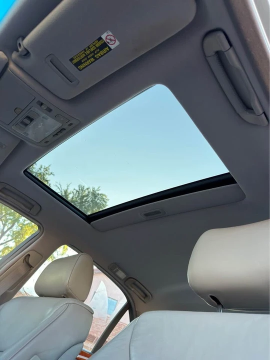 2001 Lexus LS 3rd Gen - Image 10 of 13