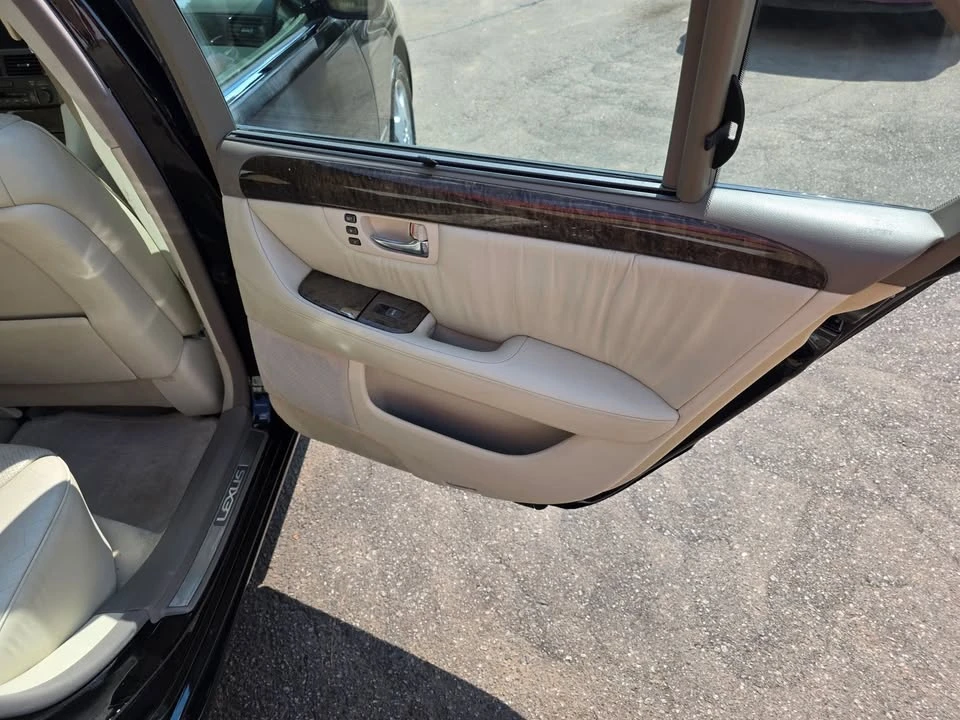 2001 Lexus LS 3rd Gen - Image 16 of 19