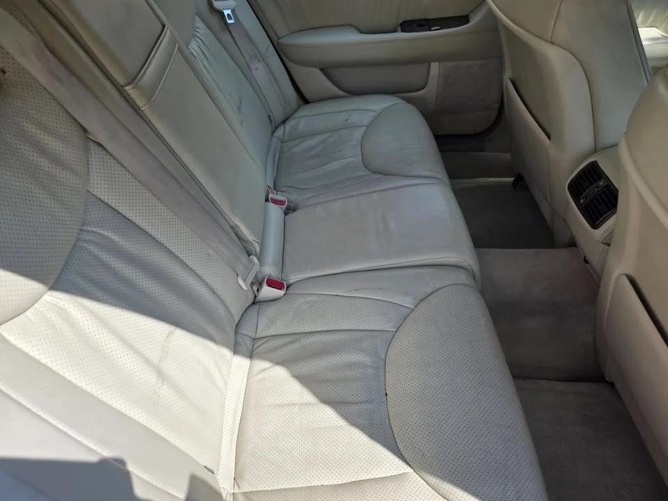 2001 Lexus LS 3rd Gen - Image 9 of 19