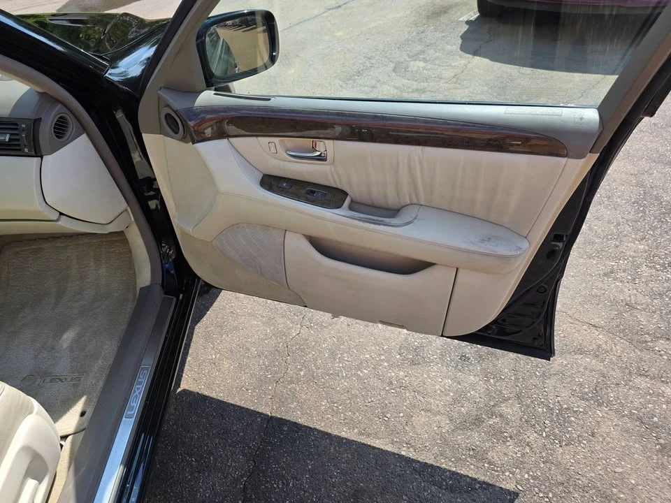 2001 Lexus LS 3rd Gen - Image 17 of 19
