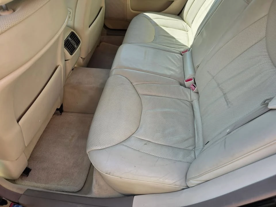 2001 Lexus LS 3rd Gen - Image 11 of 19