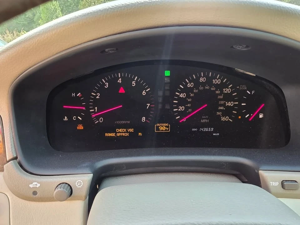 2001 Lexus LS 3rd Gen - Image 13 of 19