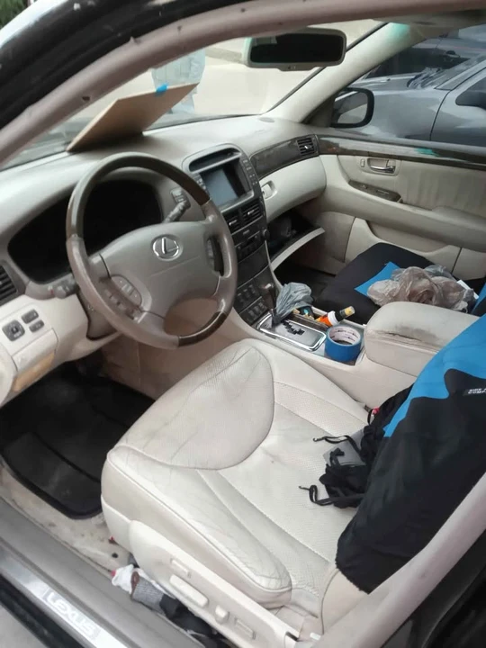 2001 Lexus LS 3rd Gen - Image 5 of 7