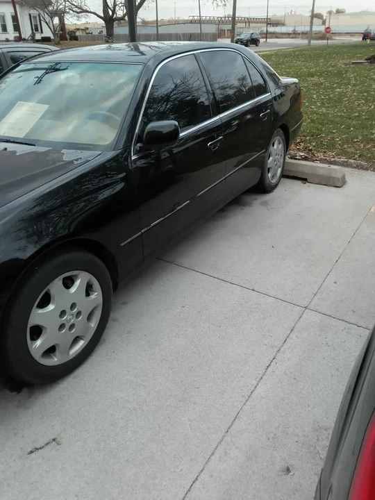 2001 Lexus LS 3rd Gen - Image 6 of 7
