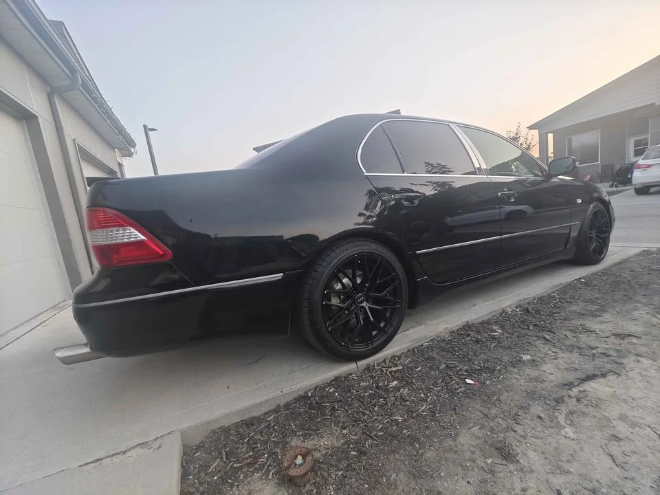 2001 Lexus LS 3rd Gen - Image 5 of 11