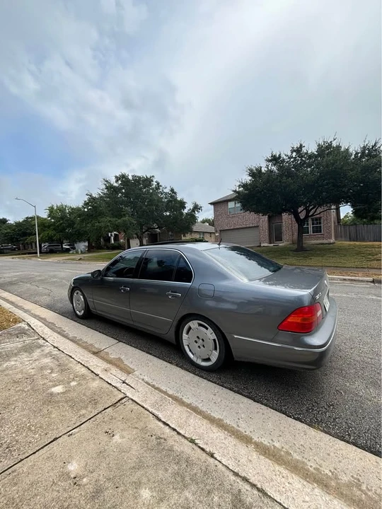 2001 Lexus LS 3rd Gen - Image 7 of 8