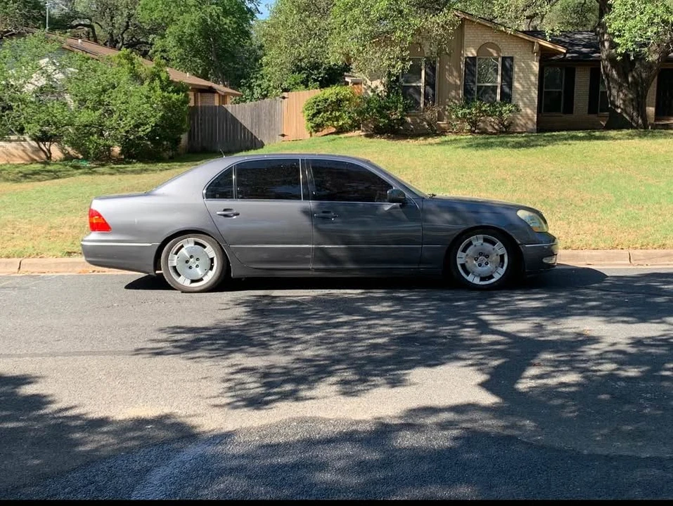 2001 Lexus LS 3rd Gen - Image 5 of 8