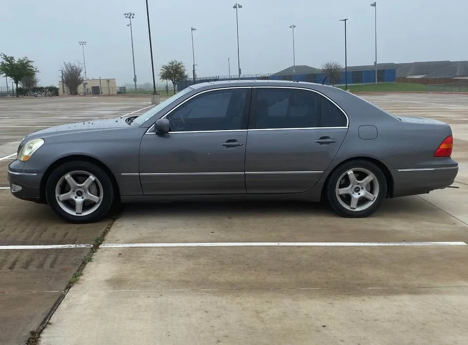 2001 Lexus LS 3rd Gen - Image 6 of 8