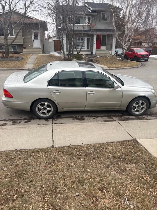 2001 Lexus LS 3rd Gen - Image 7 of 20