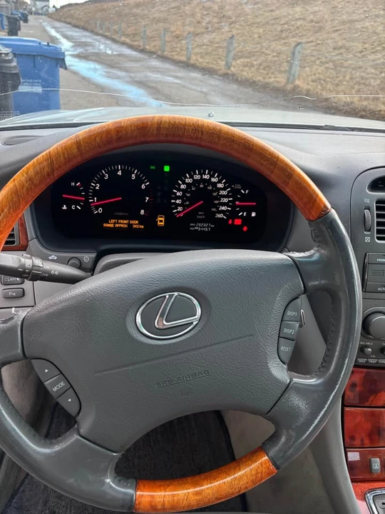 2001 Lexus LS 3rd Gen - Image 13 of 20