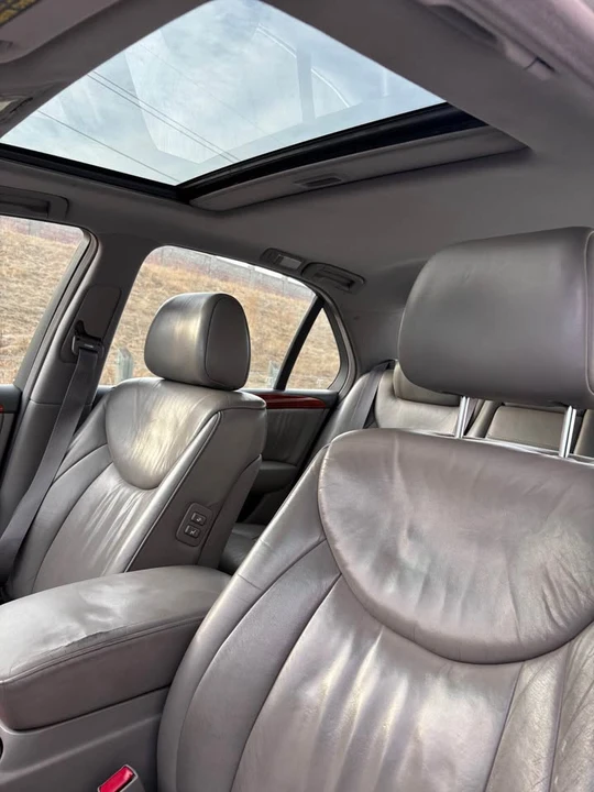 2001 Lexus LS 3rd Gen - Image 12 of 20