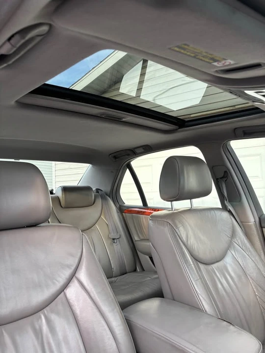 2001 Lexus LS 3rd Gen - Image 18 of 20