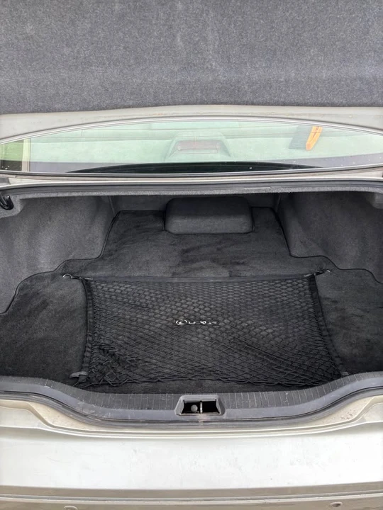 2001 Lexus LS 3rd Gen - Image 10 of 20