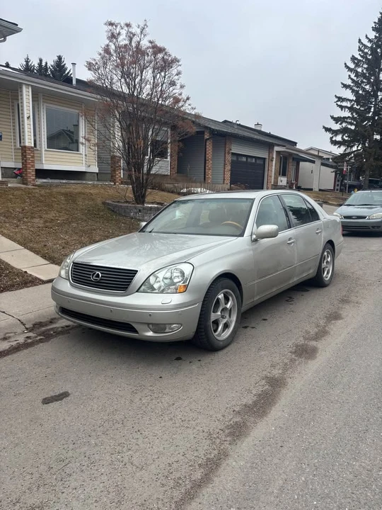 2001 Lexus LS 3rd Gen - Image 2 of 20