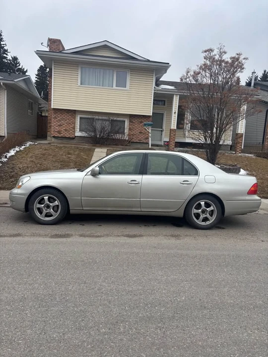 2001 Lexus LS 3rd Gen - Image 3 of 20