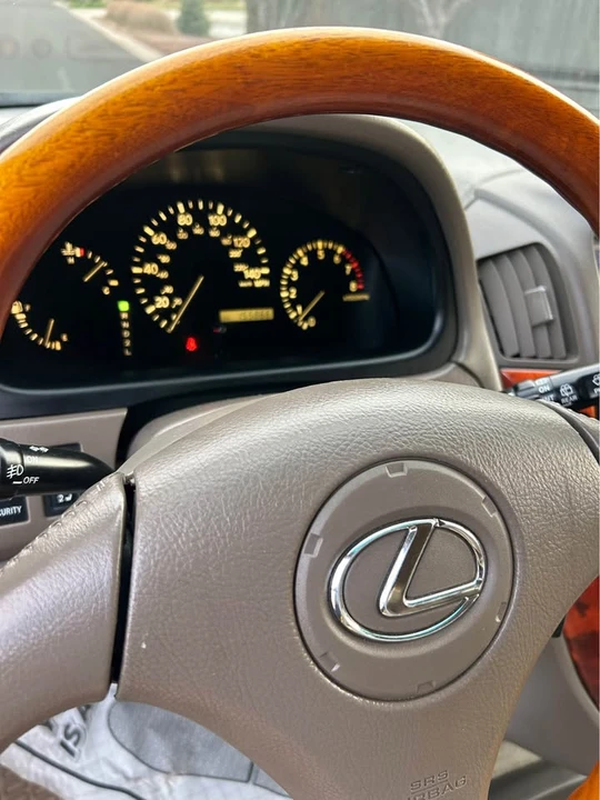 2001 Lexus LS 3rd Gen - Image 6 of 8