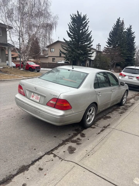 2001 Lexus LS 3rd Gen - Image 6 of 20