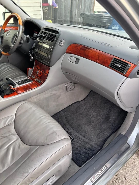 2001 Lexus LS 3rd Gen - Image 17 of 20