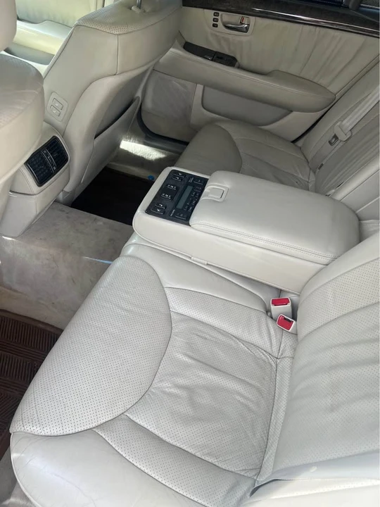 2001 Lexus LS 3rd Gen - Image 6 of 8