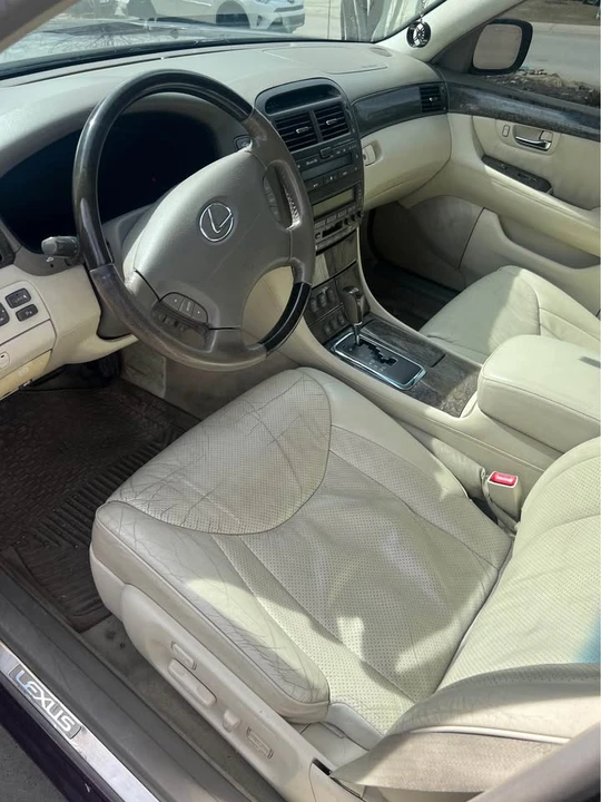 2001 Lexus LS 3rd Gen - Image 4 of 8