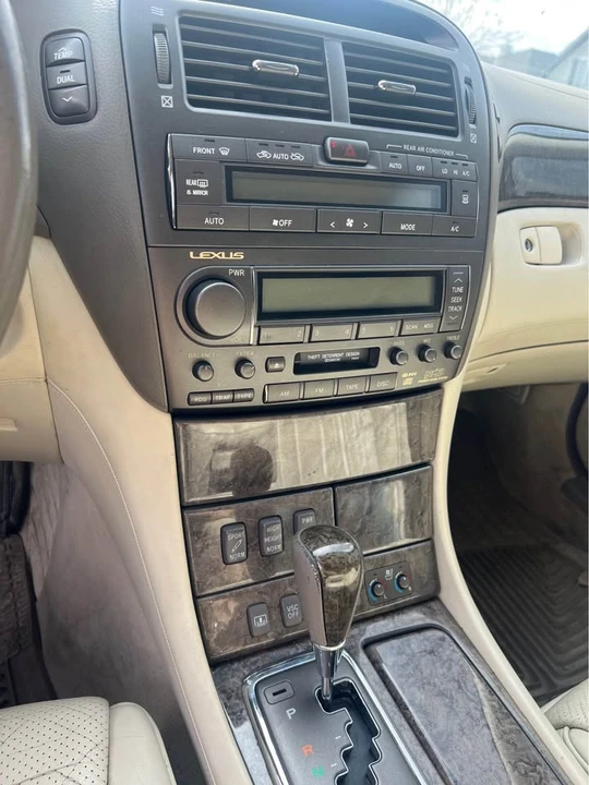 2001 Lexus LS 3rd Gen - Image 5 of 8