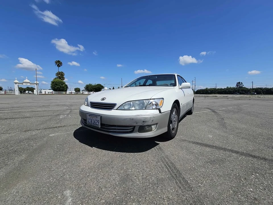 2001 Lexus LS 3rd Gen - Image 2 of 9