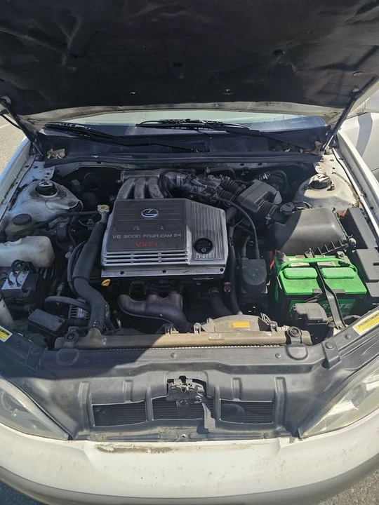 2001 Lexus LS 3rd Gen - Image 8 of 9