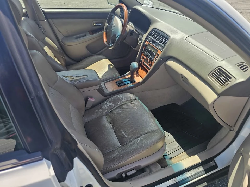 2001 Lexus LS 3rd Gen - Image 6 of 9