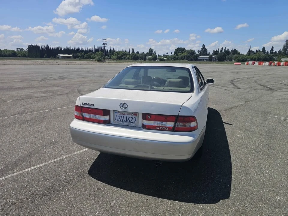 2001 Lexus LS 3rd Gen - Image 4 of 9