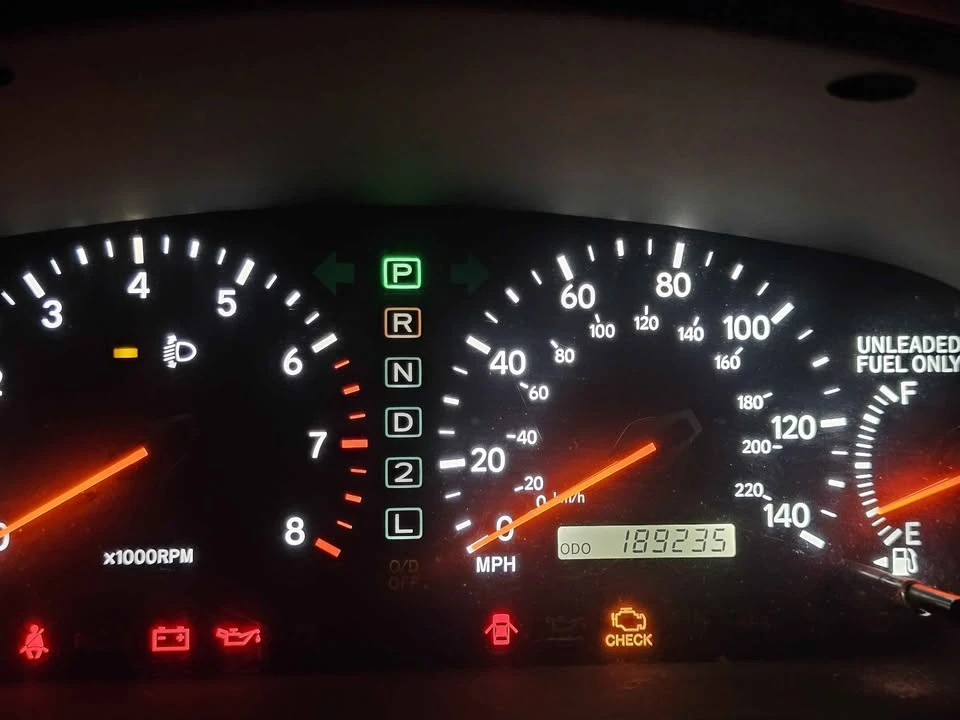 2001 Lexus LS 3rd Gen - Image 9 of 9