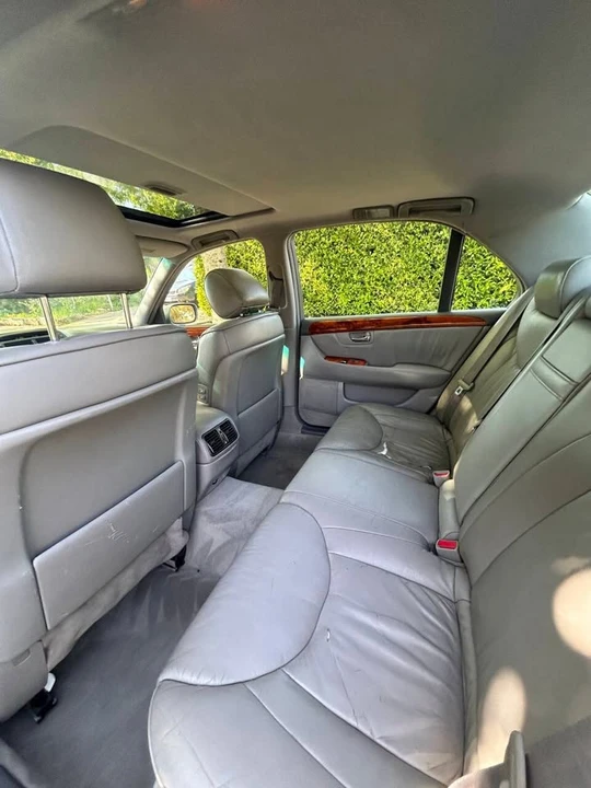 2001 Lexus LS 3rd Gen - Image 9 of 11